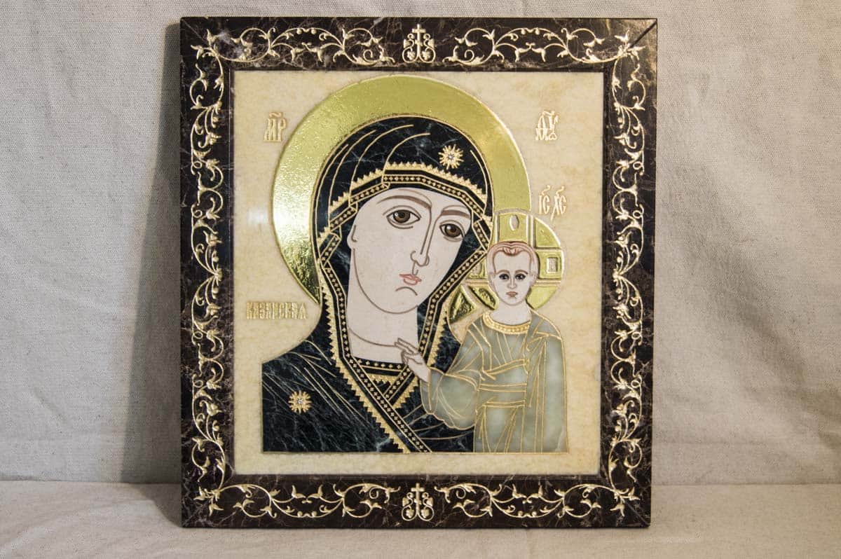 Икона Казанской Богоматери № 1_25-4 (резная) от Гливи, выполнена из мрамора