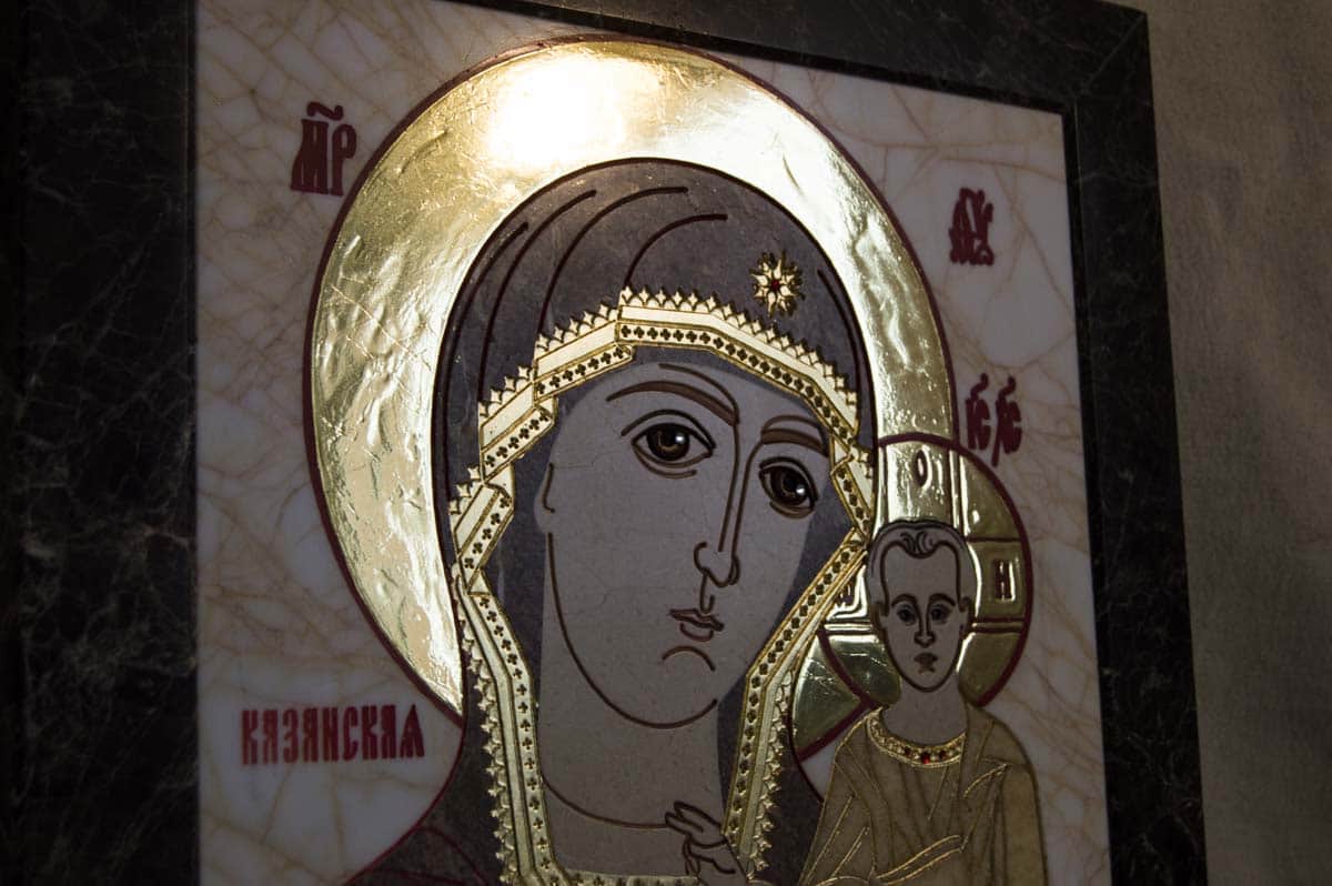 Резная Икона Казанской Божией Матери № 1-25-2 из мрамора, изображение, фото 1
