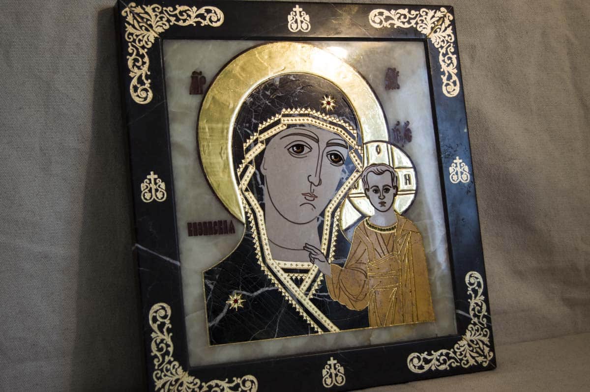 Резная Икона Казанской Божией Матери № 1-25-5 из мрамора, изображение, фото 1