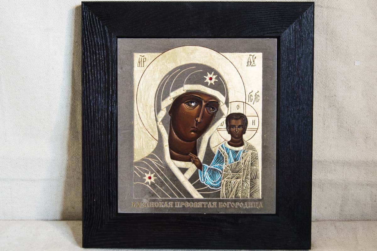 Икона Богородицы казанская из мрамора № 08, деревянная рама, изображение, фото 1