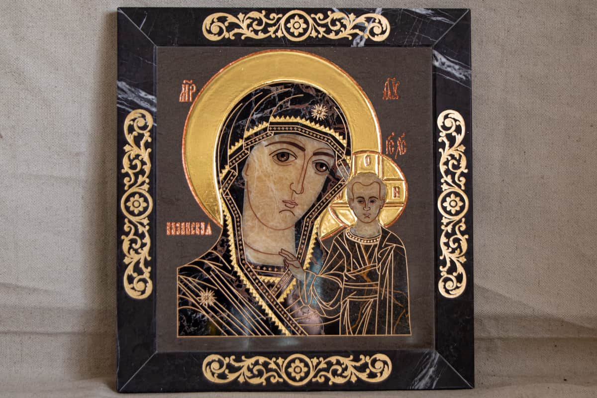 Резная Икона Казанской Божией Матери № 1-25-6 из мрамора, изображение, фото 1
