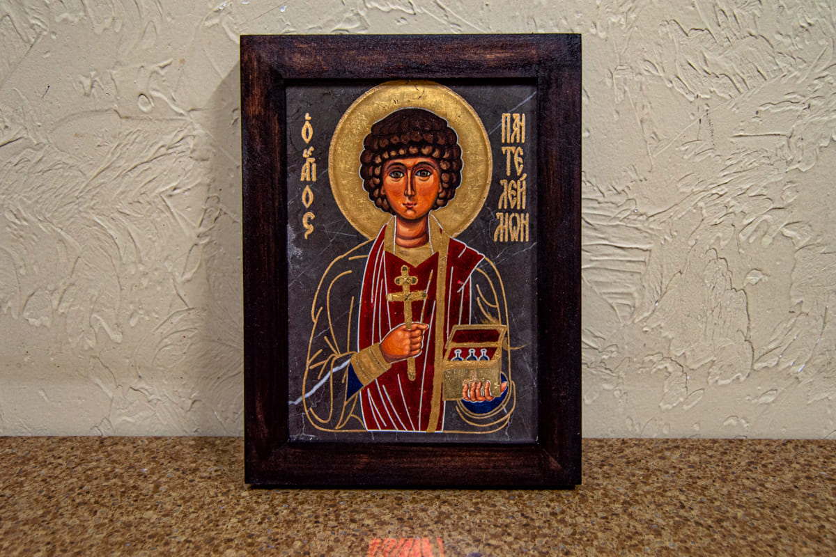 Икона Святой Пантелеймон № 1 под старину из камня от Гливи, фото 1