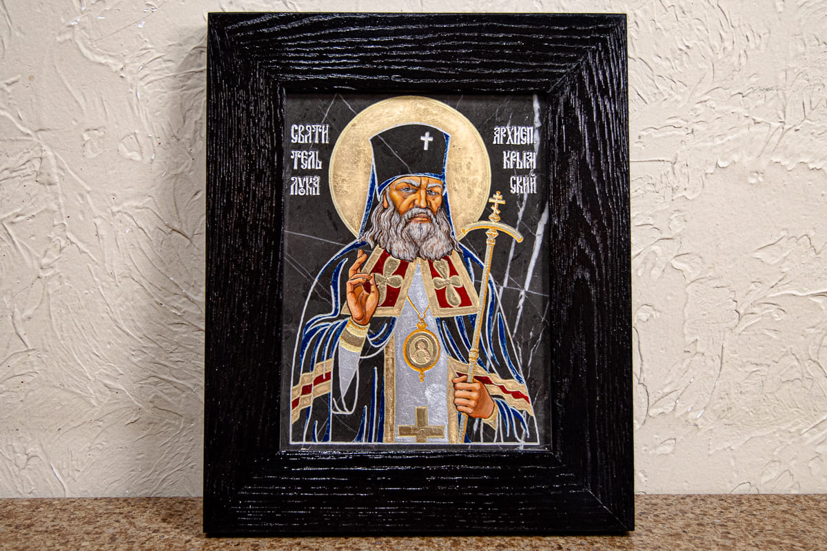 Икона Луки Крымского № 01 из камня в подарок врачу, изображение 1, фото в салоне Гливи