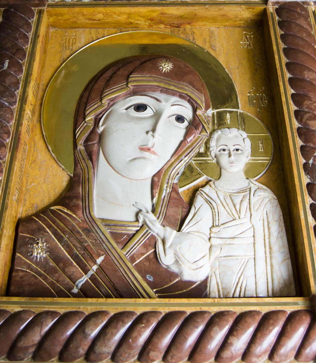 Икона Казанской Божией Матери № 1 (объемная) из мрамора. изображение, фото 1