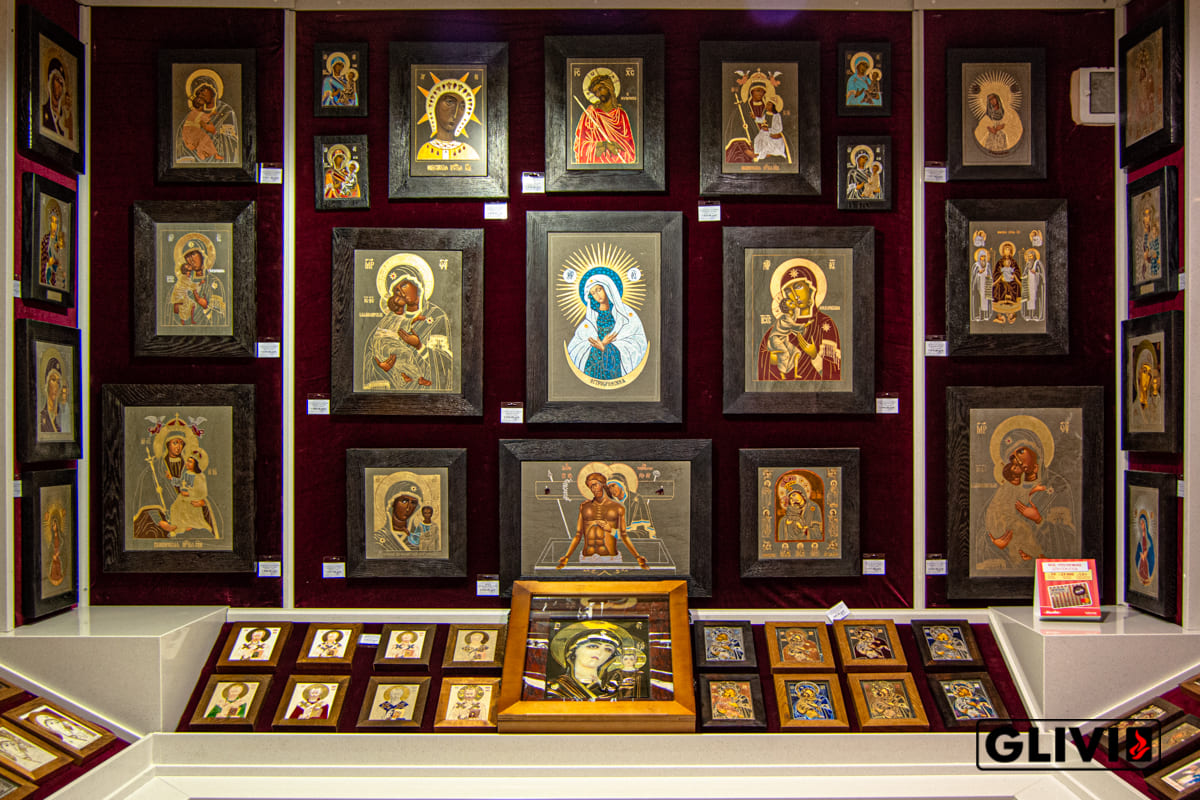 Иконы из мрамора от Гливи, фото сделано в салоне Гливи в Минске, изображение 4